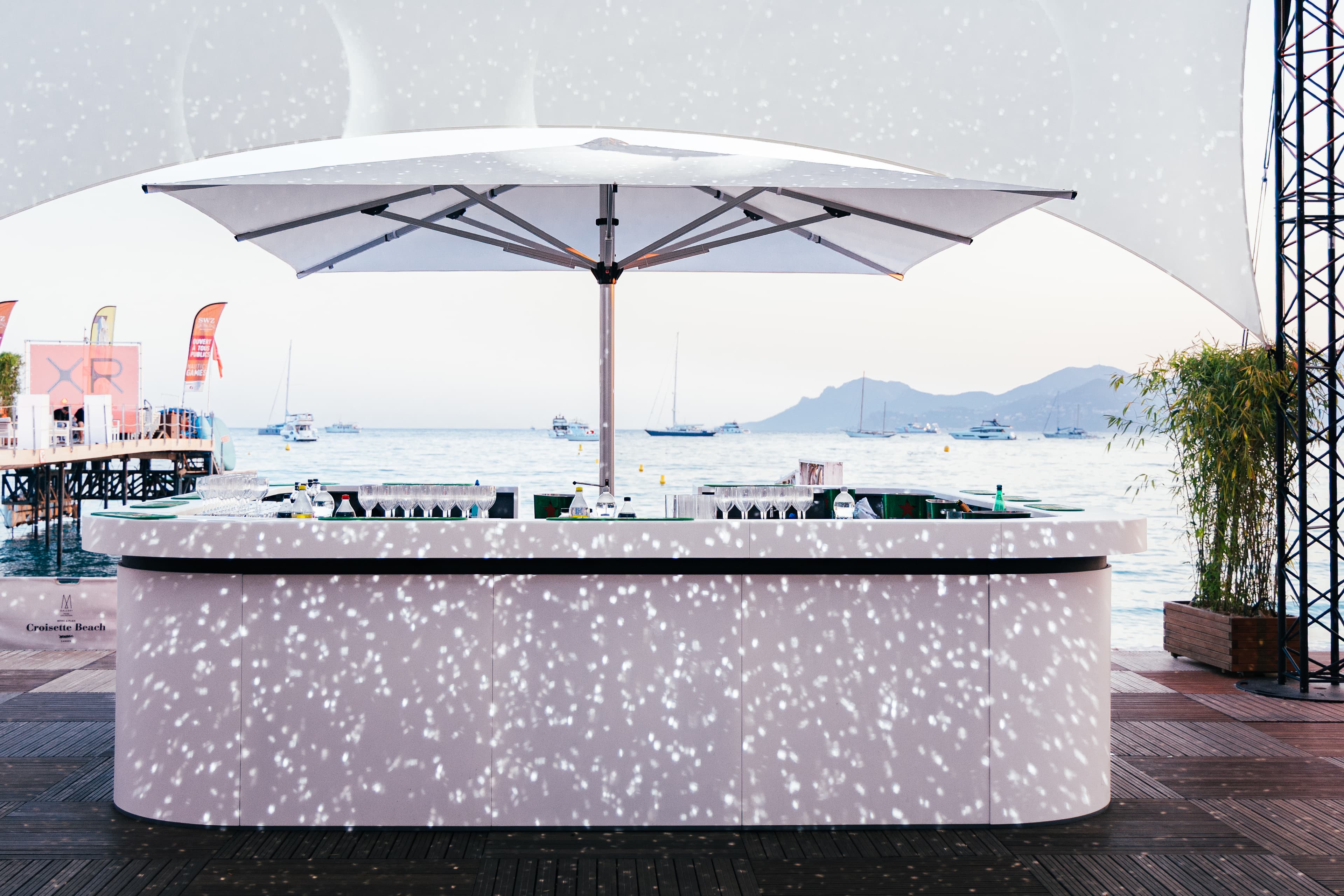 Rent a Modular Bar System
with Endless Customisable Possibilities.
